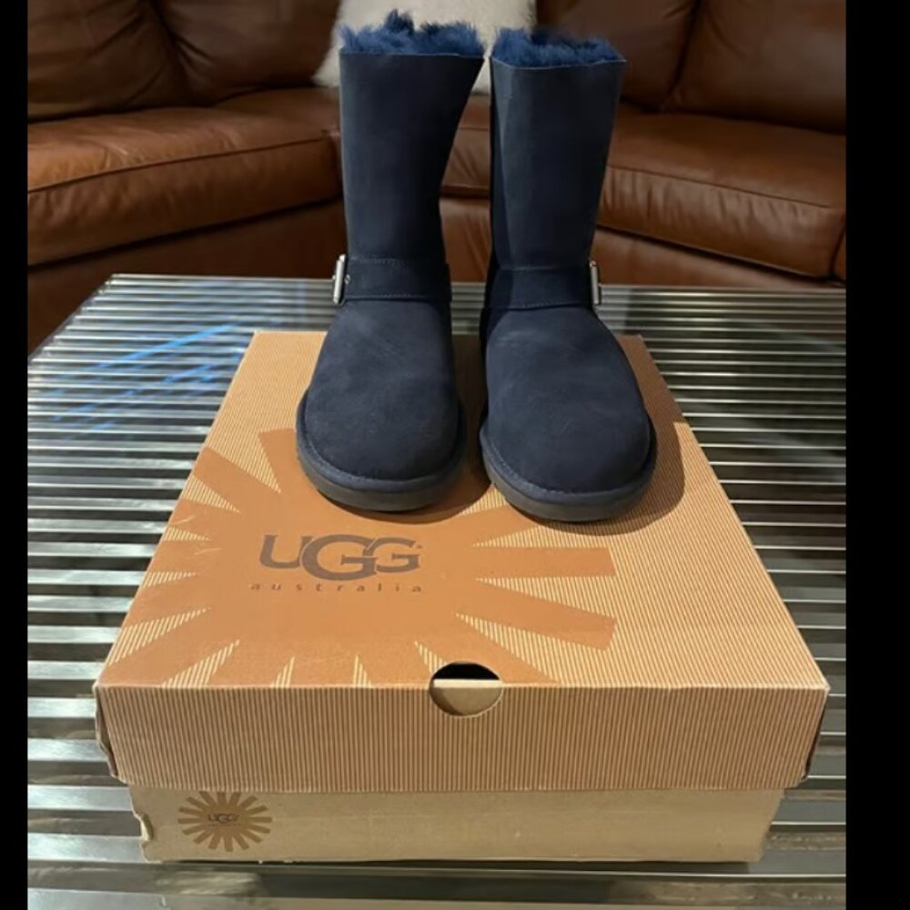 UGG AUSTRALIA NAVY SUEDE BOOTS WITH GLITTER